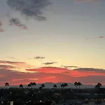 Spacious 2 Bedroom Penthouse With Patio And Amazing Views In Venice And Marina Del Rey
