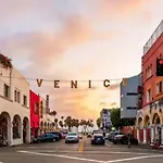 Spacious 2 Bedroom Penthouse With Patio And Amazing Views In Venice And Marina Del Rey