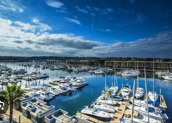 Spacious 2 Bedroom Penthouse With Patio And Amazing Views In Venice And Marina Del Rey