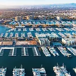 Spacious 2 Bedroom Penthouse With Patio And Amazing Views In Venice And Marina Del Rey