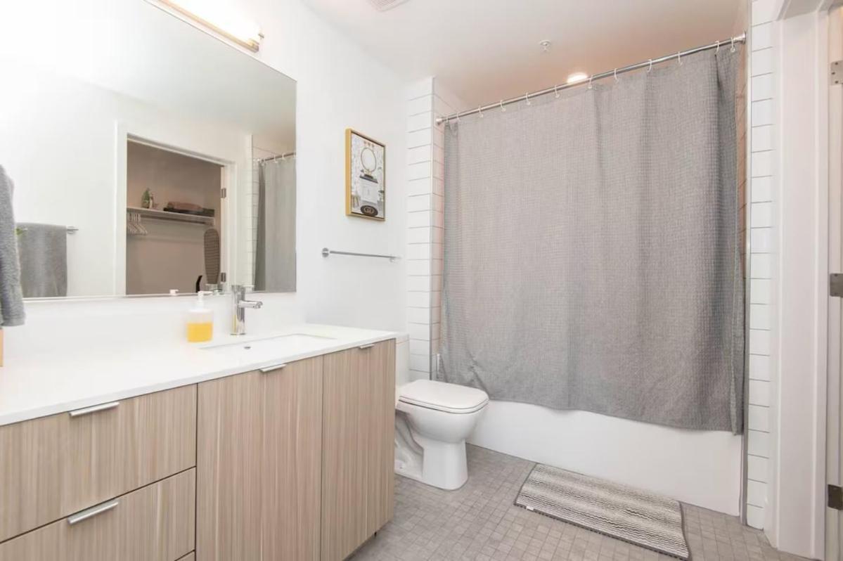 Spacious 2 Bedroom Penthouse With Patio And Amazing Views In Venice And Marina Del Rey Apartment *