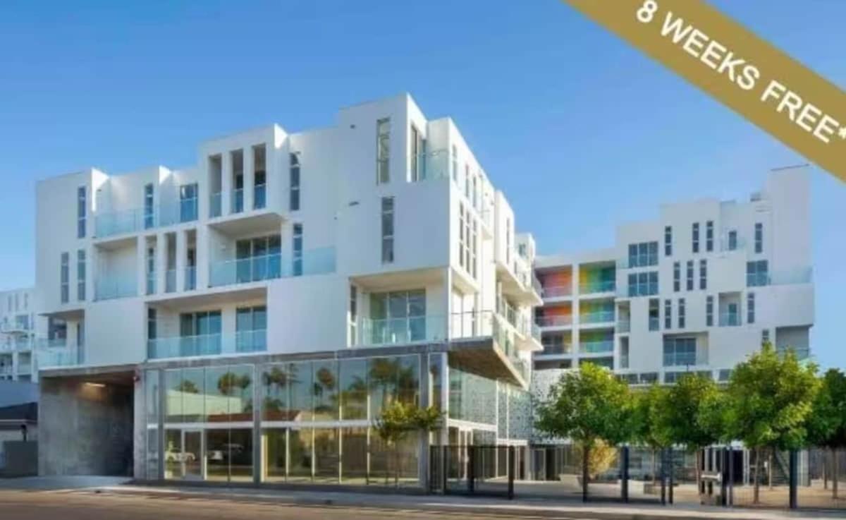 Spacious 2 Bedroom Penthouse With Patio And Amazing Views In Venice And Marina Del Rey Apartment