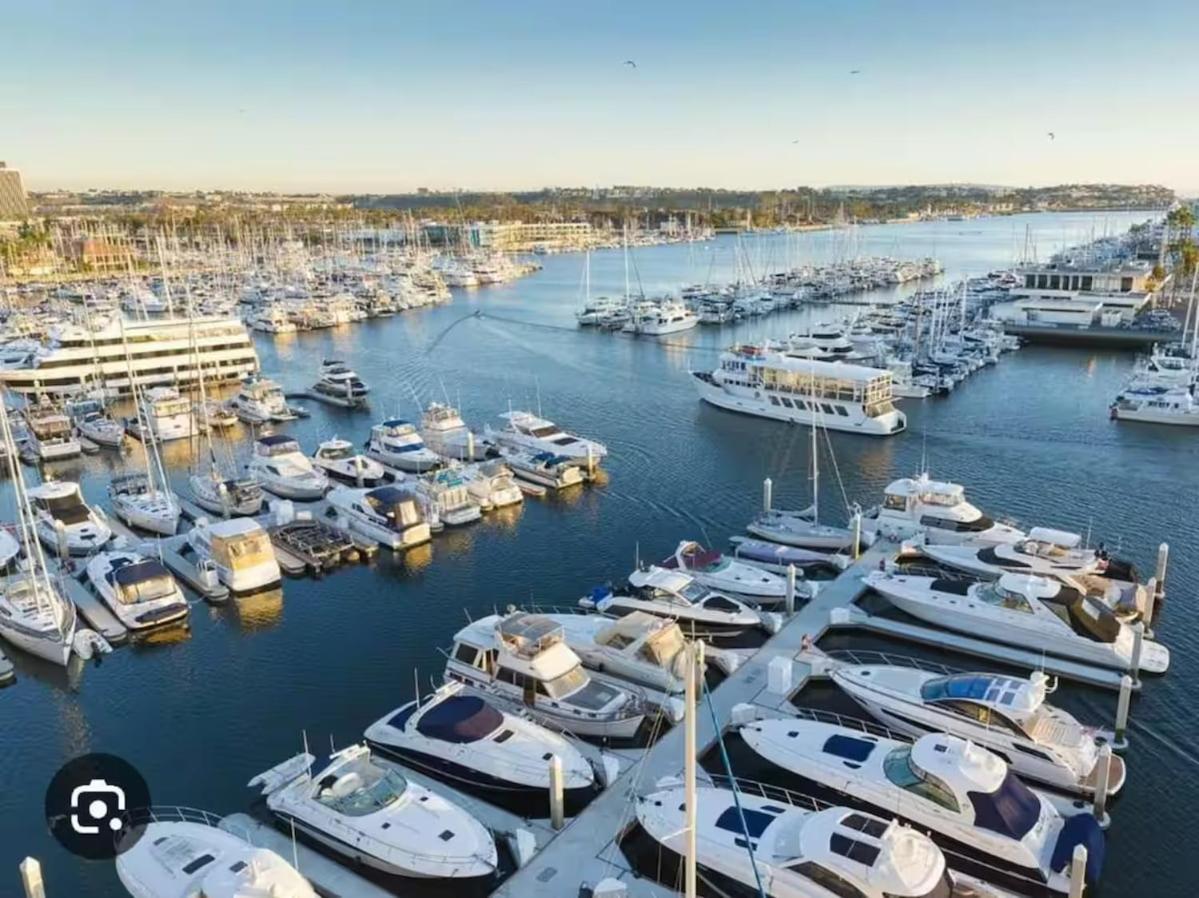 Spacious 2 Bedroom Penthouse With Patio And Amazing Views In Venice And Marina Del Rey *