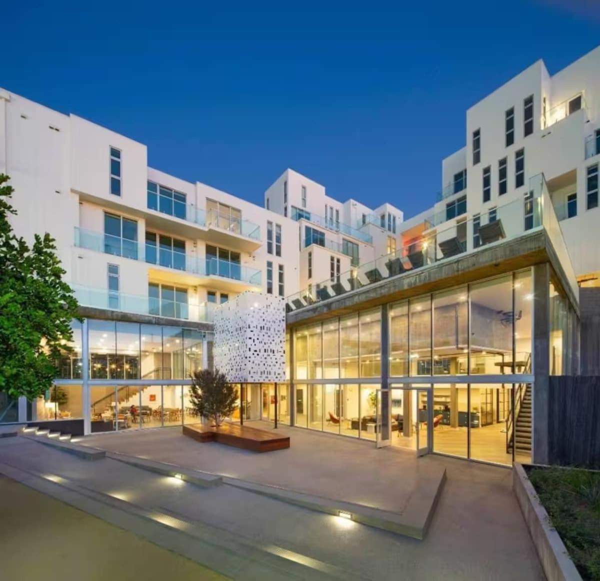 Spacious 2 Bedroom Penthouse With Patio And Amazing Views In Venice And Marina Del Rey Apartment