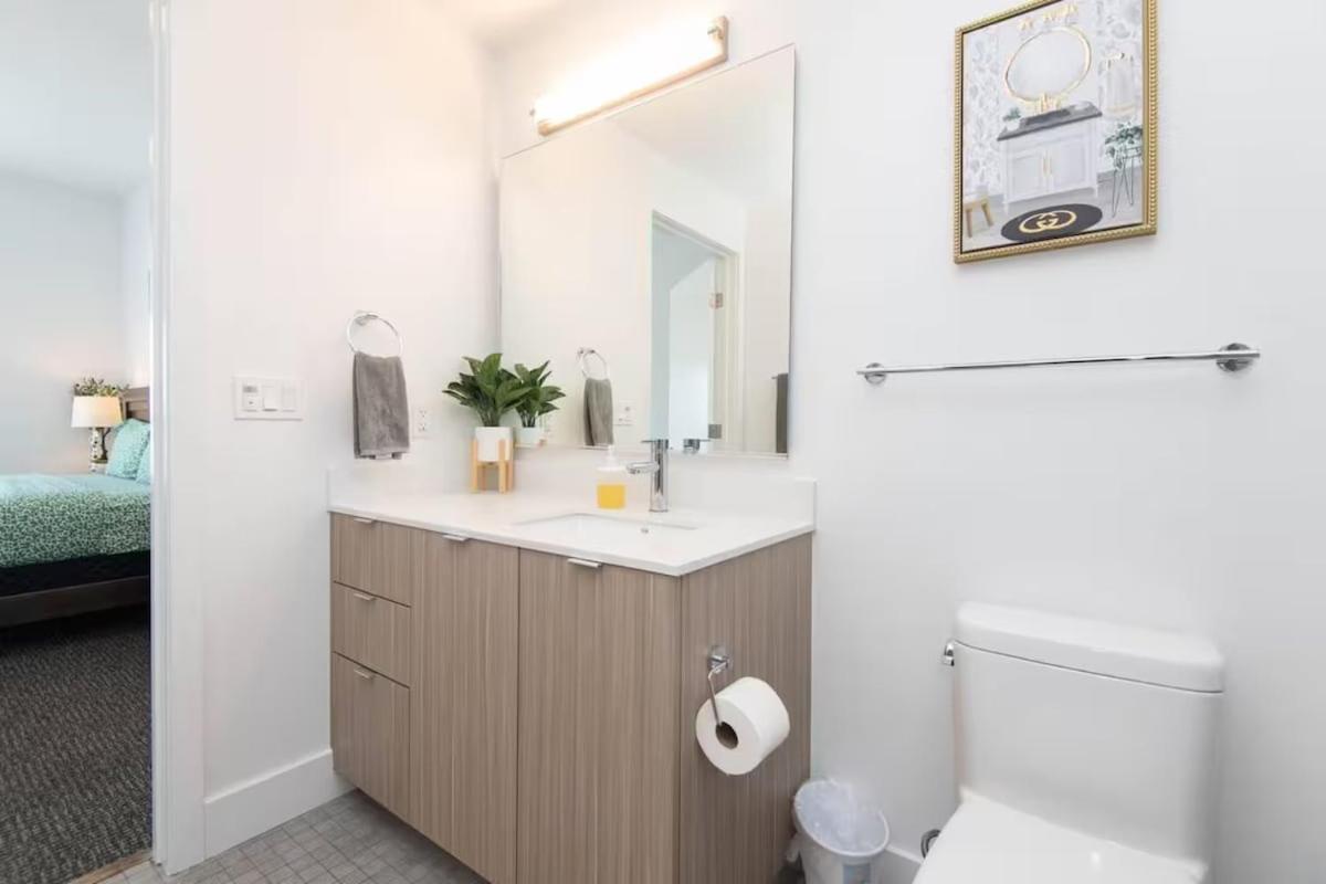 Spacious 2 Bedroom Penthouse With Patio And Amazing Views In Venice And Marina Del Rey Apartment Los Angeles