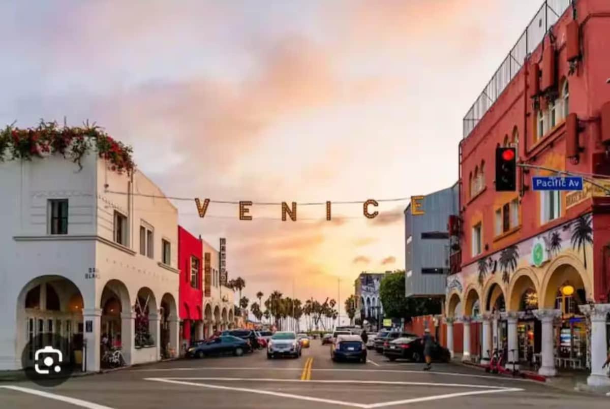 Spacious 2 Bedroom Penthouse With Patio And Amazing Views In Venice And Marina Del Rey * Los Angeles