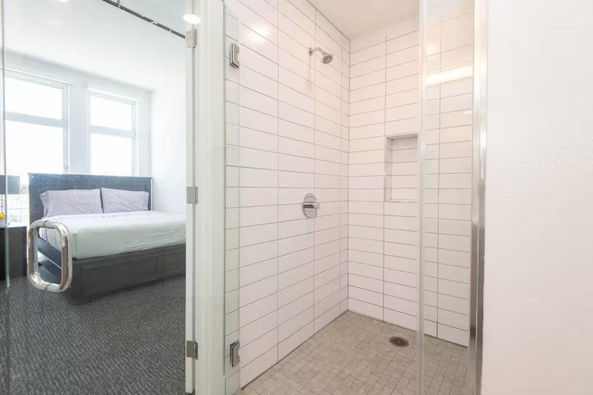 Spacious 2 Bedroom Penthouse With Patio And Amazing Views In Venice And Marina Del Rey Apartment Los Angeles